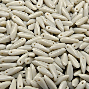 50ks České skleněné mačkané korálky jazýčky 3x11mm sytá světle šedá