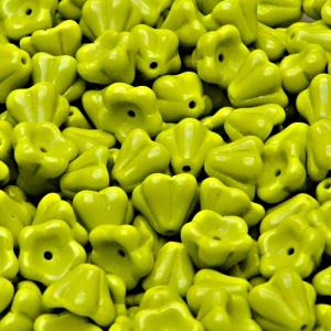 30ks České skleněné mačkané korálky zvonečky 6x8mm sytá olivově zelená